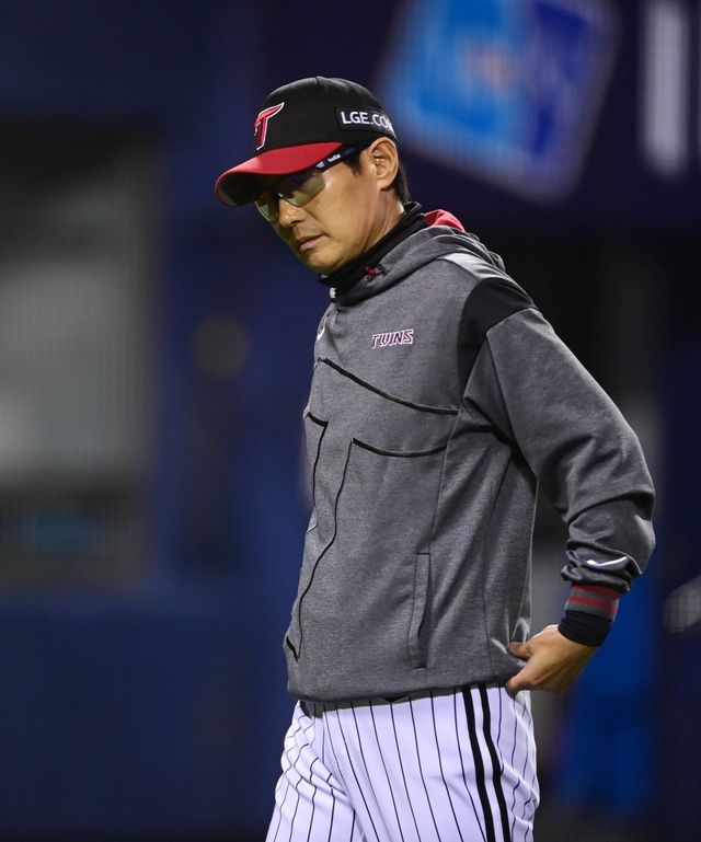 LG는 전반기 막바지 총력을 다짐했지만, 타선 침체에 발목이 잡혀 원하는 만큼 승리하지 못했다. LG는 독한 야구를 토대로 후반기 치고 나가려 한다.