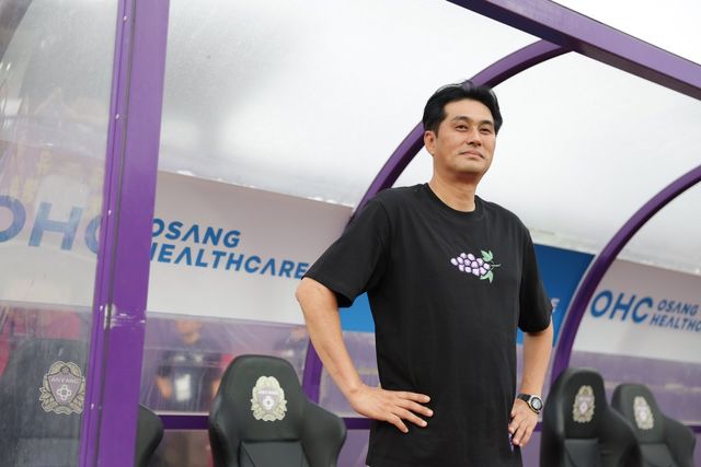 안양 유병훈 감독은 끈끈한 ‘원팀’ 정신으로 후반기 반등을 노린다. 22일 대구와 홈경기에 앞서 “선수단 모두가 팀의 일을 ‘자기 일’처럼 생각한다”고 말할 정도로 팀원들 간의 희생정신을 믿고 있다. 사진제공｜한국프로축구연맹