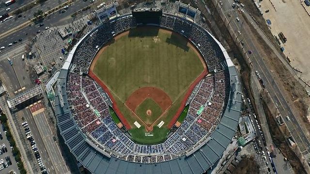 22일 잠실 한화-두산전이 2만3750석 전석 매진됐다. 뉴시스