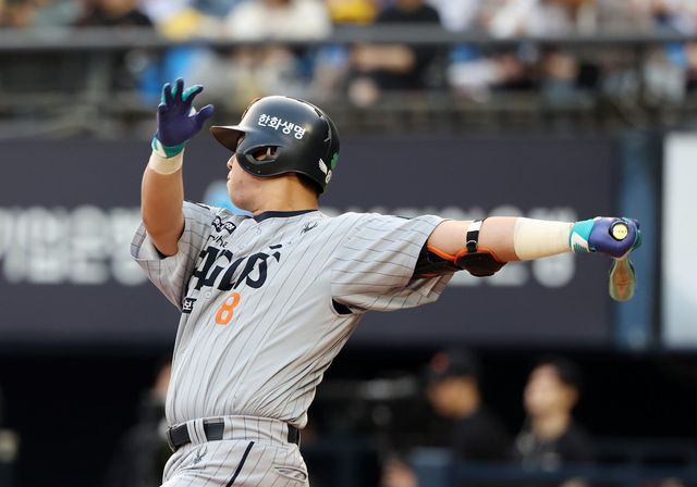 한화 노시환이 22일 잠실 두산전에서 19호 홈런을 쳐냈다. 3년 연속 20홈런에 1개만을 남겼다. 뉴시스