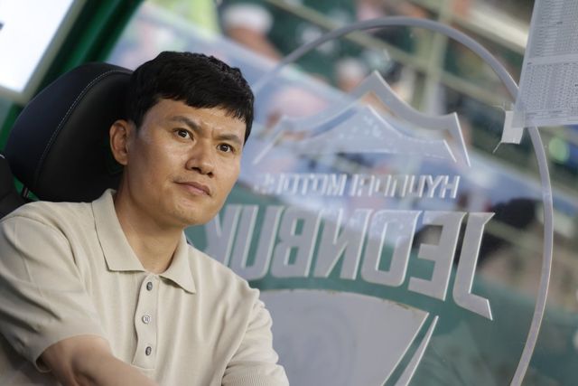 정경호 강원 감독이 23일 전주월드컵경기장에서 열린 전북과 K리그1 원정경기를 앞두고 긴장된 표정을 지어보이고 있다. 사진제공｜한국프로축구연맹