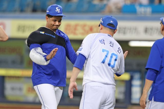 삼성 헤르손 가라비토(왼쪽)와 박진만 감독. 사진제공｜삼성 라이온즈