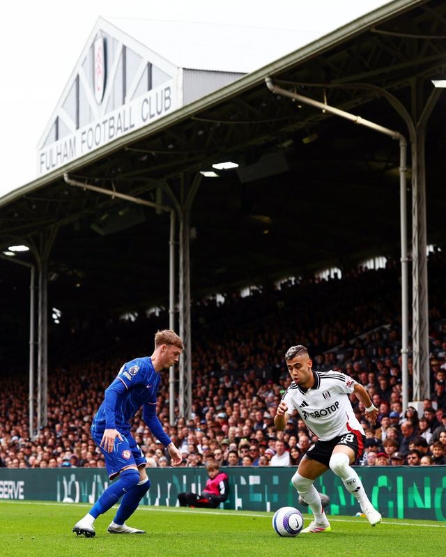 2025~2026시즌 EPL 구단 중&nbsp;가장 비싼 시즌권을 판매하는 구단은&nbsp;풀럼이었다. 일반석 성인 기준 전화나 온라인으로 갱신 가능한 시즌권의 가격은 무려 3084 파운드(약 576만 원)에 달한다. 사진출처｜풀럼 페이스북