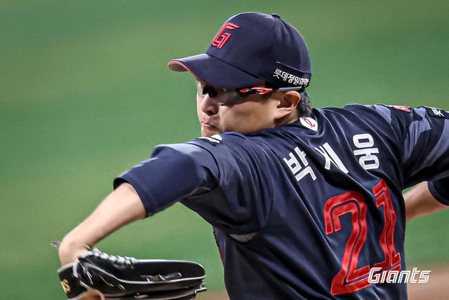 롯데 박세웅이 23일 고척스카이돔에서 열린 키움전에 선발등판해 역투하고 있다. 박세웅은 이날 역투로 2022년 이후 3년 만에 10승을 달성했다. 사진제공｜롯데 자이언츠