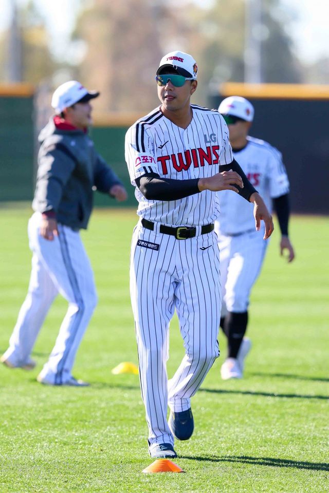 LG 정우영(사진)은 22일 이천 키움과 2군 경기에서 선발등판해 2이닝 4실점을 기록했다. 염경엽 감독은 정우영이 자신의 것을 다해볼 충분한 시간을 주려 한다. 사진제공｜LG 트윈스