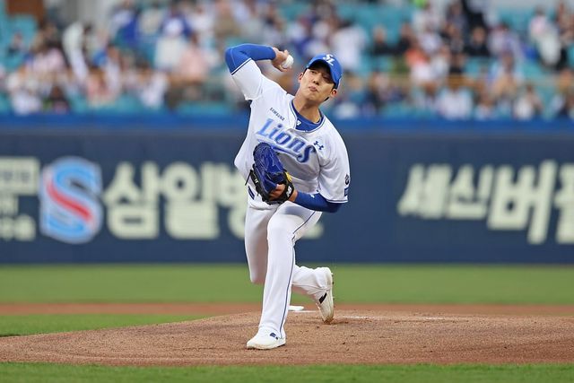 삼성 원태인은 윤석민 해설위원으로부터 배운 슬라이더를 올스타 휴식기 동안 많은 시간을 들여 연습했다. 그러나 22일 경기에선 원하는 결과를 얻지 못했다. 그는 “일단 좋았을 때의 슬라이더로 돌아가려 한다”며 당분간은 새롭게 익힌 슬라이더를 봉인하겠다는 뜻을 밝혔다. 사진제공 ｜ 삼성 라이온즈