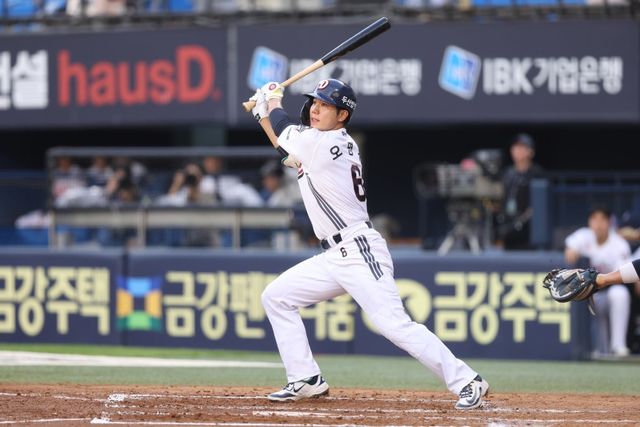 두산 오명진은 올 시즌부터 2루수로 많은 기회를 받고 있다. 가능성을 증명하며 내야진에 힘이 되고 있다. 사진제공｜두산 베어스