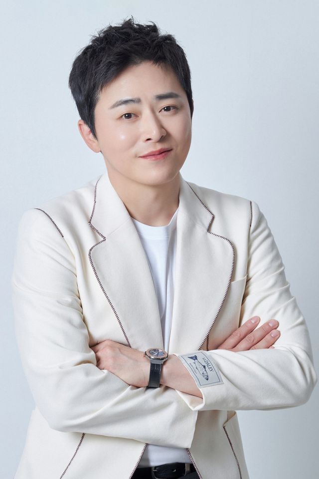 &nbsp;영화 ‘좀비딸’을 만나 감정적으로 깊이 몰입했다는 배우 조정석. 원작에 얽매이지 않고 자신만의 방식으로 캐릭터를 구축하며 또 하나의 ‘여름 흥행작’을 예고한다. 사진제공| NEW