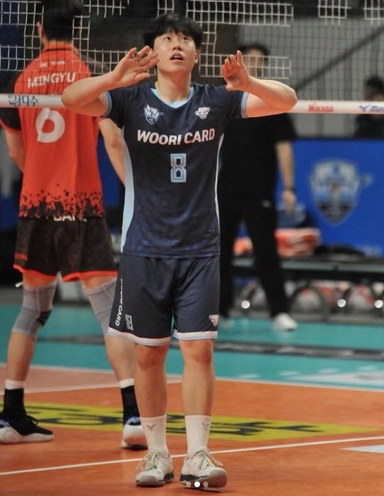 V리그 남자부 한국전력은 2025~2026시즌 주전 세터로 김주영과 배해찬솔(사진)을 놓고 저울질하고 있다. 올해 10월 22일 상근예비역 전역을 앞둔 하승우가 있지만 그 못지않은 세터가 더 필요하다고 판단했다. 사진출처│배해찬솔 SNS