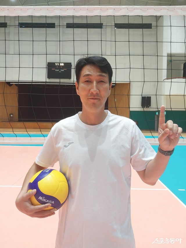 한국전력 권영민 감독은 2025~2026시즌 목표로 23승을 제시했다. 2024~2025시즌엔 23패를 했으니, 새 시즌엔 23승을 해 팀을 3시즌만의 봄배구 무대로 이끌겠다는 의지다. 하동│권재민 기자 jmart220@donga.com