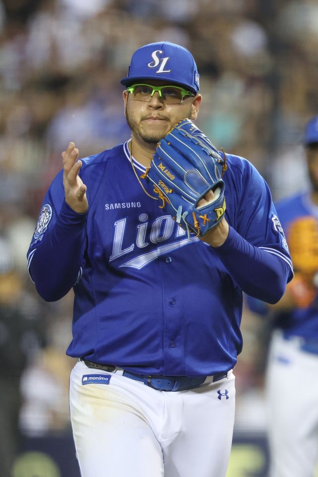 삼성 후라도는 올 시즌 리그 최다 130.1이닝을 기록하며 에이스의 면모를 뽐내고 있다. 26일 수원 KT전에서 완봉승을 거두는 등 남다른 이닝소화능력으로 불펜의 부담을 덜어주는 건 그가 지닌 최고의 가치다. 뉴시스