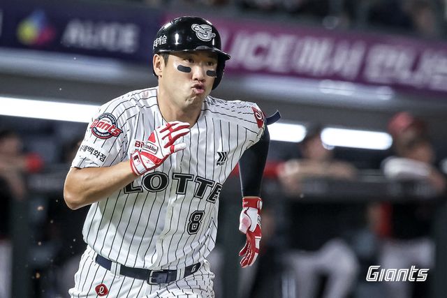 롯데 전준우는 27일 사직 KIA와 홈경기에서 6번타자 좌익수로 선발출전해 결승 2루타를 포함해 4타수 4안타 2타점 1득점으로 활약했다. 롯데는 주장의 활약에 힘입어 올 시즌 최다 5연승을 질주했다. 사진제공｜롯데 자이언츠