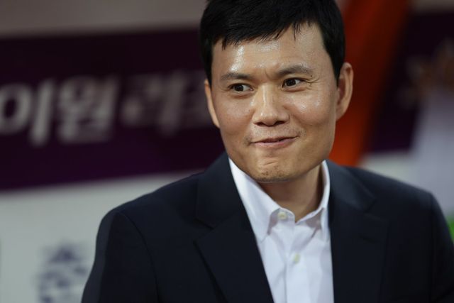 정경호 강원 감독은 사령탑 데뷔 첫 시즌 K리그1 9위로 선전하고 있다. 파이널A 마지노선인 6위 광주와 승점차가 3으로 크지 않아 더욱 높은 곳을 바라보겠다는 의지다. 사진제공│한국프로축구연맹