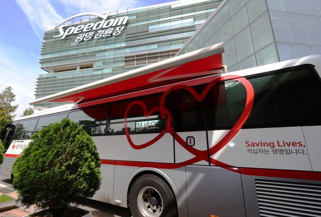 경륜경정총괄본부 임직원들은 23일 광명스피돔에서 ‘사랑의 단체헌혈 행사’를 실시했다.