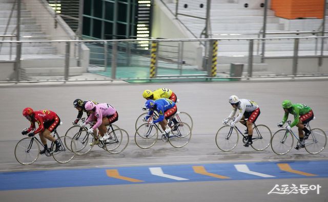 광명스피돔에서 특선급 선수들이 경주를 펼치고 있다. 사진제공 | 국민체육진흥공단