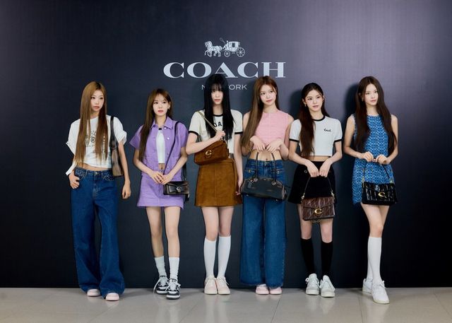 글로벌 Z세대의 감각을 정조준한 izna(이즈나)가 패션계에서도 주목받는 존재로 떠오르고 있다. 사진제공 | 코치