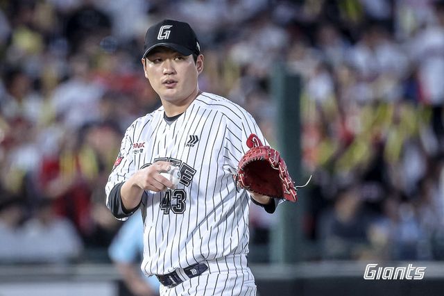 롯데 나균안은 27일 사직 KIA전에서 선발등판해 6이닝 2실점을 기록했다. 호투에도 승리투수가 되지 못했지만, 그는 오로지 팀의 가을야구만 바라보며 마음을 다잡았다. 사진제공｜롯데 자이언츠