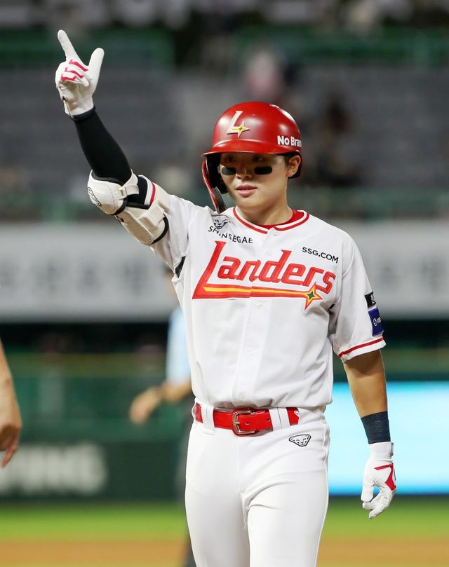 SSG 정준재는 롤모델 신민재처럼 공수주에서 완벽한 2루수로 성장하길 꿈꾼다. 사진제공｜SSG 랜더스