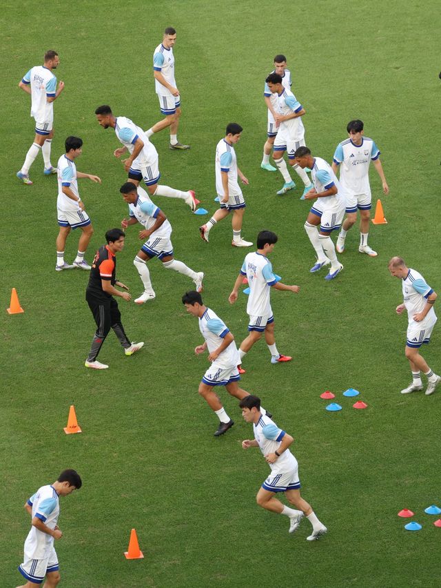 ‘팀 K리그’ 선수단이 29일 수원월드컵경기장에서 훈련하고 있다. 이튿날 같은 장소에서 열릴 뉴캐슬과 ‘2025 쿠팡플레이 시리즈’ 1경기를 앞두고 경기 준비에 여념이 없는 모습이었다. 수원│뉴시스