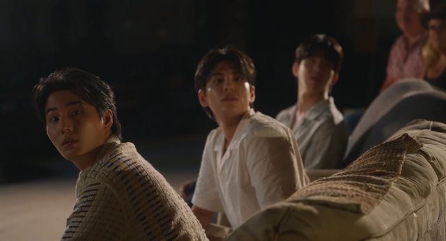 DAY6의 시네마틱 여정이 담긴 뮤직 로드무비 ‘6DAYS’가 영화의 감성과 분위기를 예고하는 보도스틸과, 데뷔 10주년을 맞은 멤버들의 진심이 담긴 스페셜 영상을 공개하며 기대감을 끌어올렸다. 사진제공 | CGV