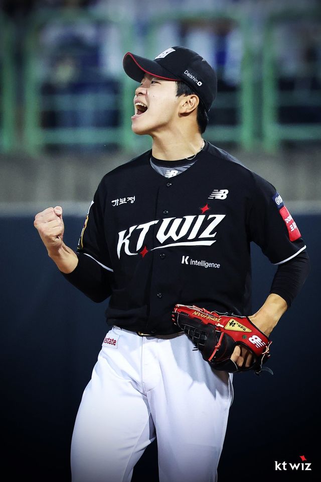 어깨 부상으로 전열을 이탈한 KT 셋업맨 손동현이 3일 퓨처스 홈구장인 익산야구국가대표훈련장에서 첫 불펜피칭에 나섰다. 사진제공｜KT 위즈