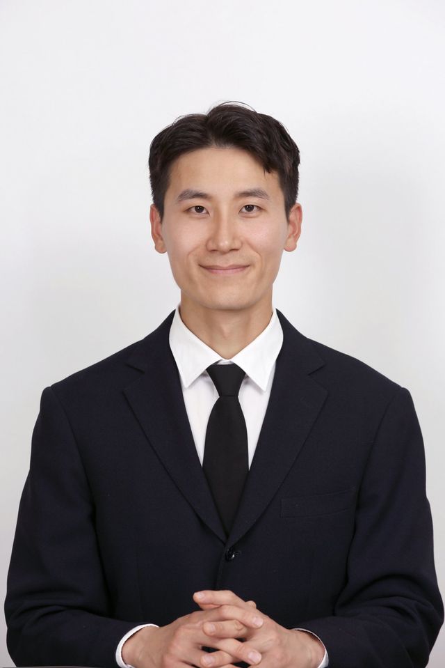 개업하는 정하백 조교사. 사진제공 | 한국마사회