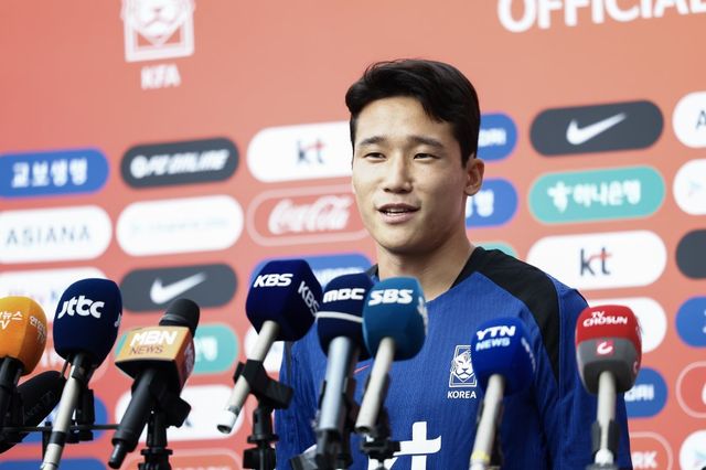 E-1 챔피언십을 앞둔 축구국가대표팀 측면 수비수 이태석이 3일 성남종합운동장에서 진행된 훈련에 앞서 취재진과 인터뷰를 하고 있다. 사진제공｜대한축구협회
