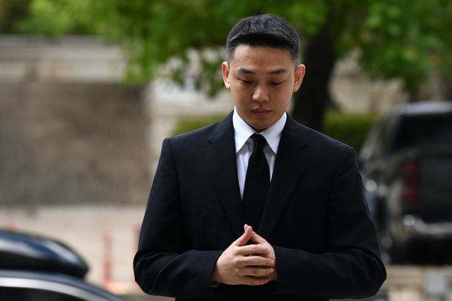 [서울=뉴시스] 김진아 기자 = 프로포폴과 대마 등 마약 상습 투약 혐의로 재판에 넘겨진 배우 유아인(본명 엄홍식)이 3일 오후 서울 서초구 서울중앙지방법원에서 열린 1심 선고기일에 출석하고 있다. (공동취재) 2024.09.03. photo@newsis.com
