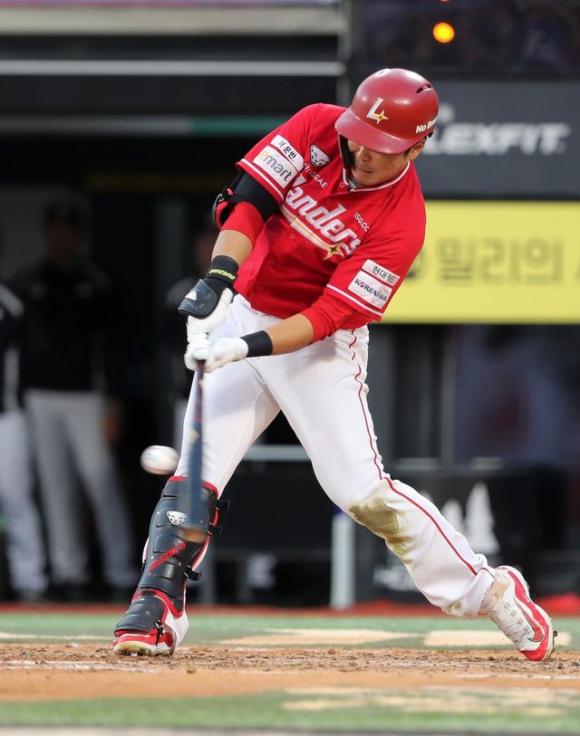 SSG 한유섬은 2일 광주 KIA와 원정경기에서 4번타자 우익수로 선발출전해 2타수 2안타 1홈런 2타점으로 활약했다. 6월 5홈런으로 뜨거웠던 그는 7월에도 홈런 행진에 시동을 걸었다. 사진제공｜SSG 랜더스