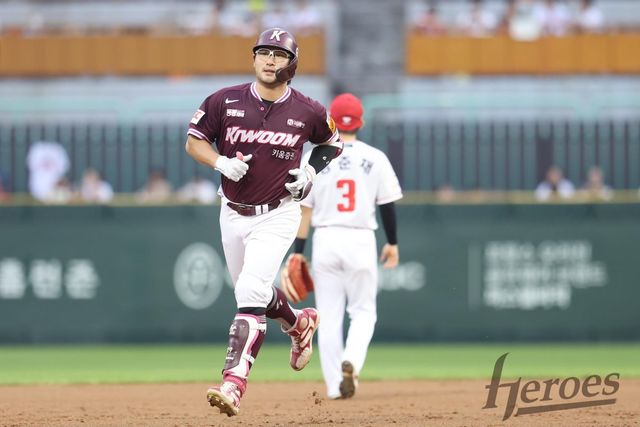 키움 임지열은 30일 인천 SSG와 원정경기에서 2번타자 좌익수로 선발출전해 6타수 1안타 1홈런 3타점 1득점을 기록했다. 경기 초반 리드를 벌리는 홈런포와 10회말 실점을 막는 빼어난 수비를 펼쳐 눈길을 끌었다. 사진제공｜키움 히어로즈