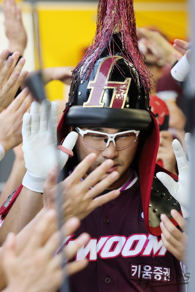 키움 임지열은 30일 인천 SSG와 원정경기에서 2번타자 좌익수로 선발출전해 6타수 1안타 1홈런 3타점 1득점을 기록했다. 경기 초반 리드를 벌리는 홈런포와 10회말 실점을 막는 빼어난 수비를 펼쳐 눈길을 끌었다. 사진제공｜키움 히어로즈