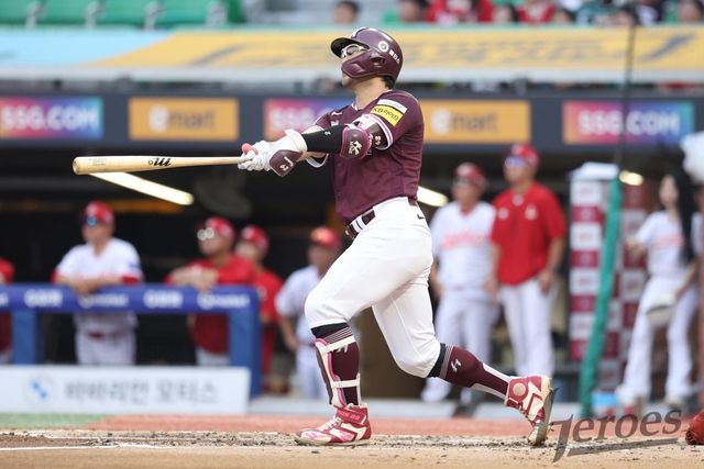 키움 임지열은 30일 인천 SSG와 원정경기에서 2번타자 좌익수로 선발출전해 6타수 1안타 1홈런 3타점 1득점을 기록했다. 경기 초반 리드를 벌리는 홈런포와 10회말 실점을 막는 빼어난 수비를 펼쳐 눈길을 끌었다. 사진제공｜키움 히어로즈