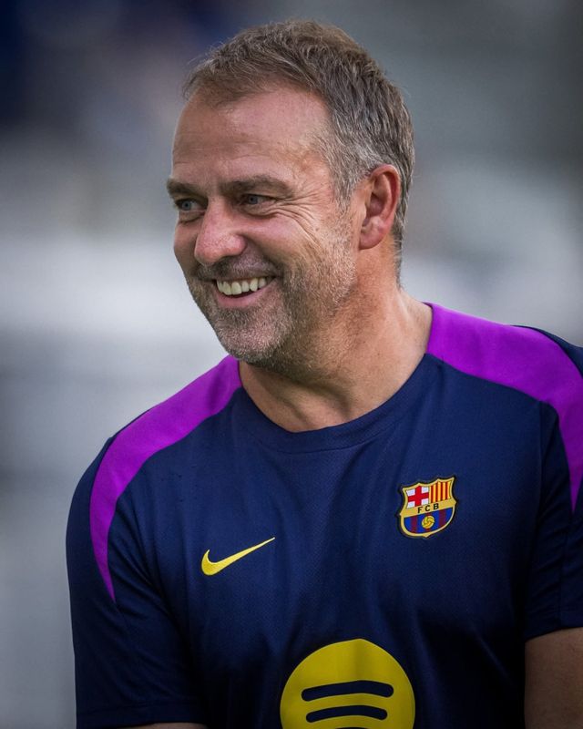 바르셀로나 한지 플릭 감독이 29일 고양종합운동장에서 진행된 선수단 훈련 도중 활짝 미소짓고 있다. 사진출처｜FC바르셀로나 페이스북