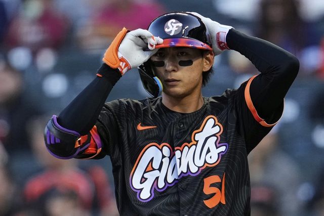 샌프란시스코 이정후는 30일(한국시간) 펜웨이파크에서 열린 ‘2025 MLB’ 피츠버그와 홈경기에서 7번타자 중견수로 선발출전해 3타수 무안타에 그쳤다. 팀은 5연패로 승률 5할 붕괴와 PO 경쟁에서 밀려날 위기에 처했다.｜AP뉴시스