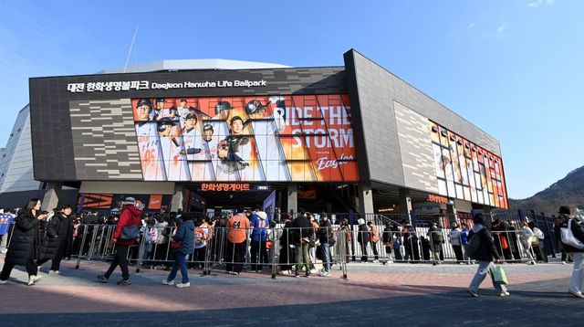 30일 대전 삼성-한화전이 오후 5시30분부로 전석 매진됐다. 한화의 올 시즌 44번째 홈경기 매진이다. 스포츠동아 DB