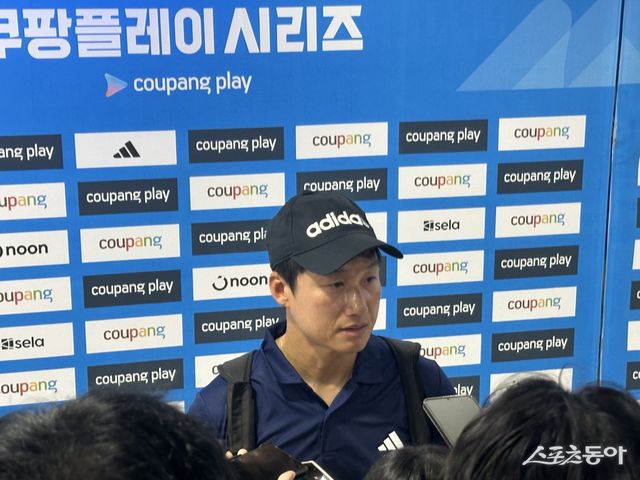 이정효 감독은 30일 수원월드컵경기장에서 열린 ‘쿠팡플레이 시리즈’&nbsp;친선전에서 팀 K리그가 뉴캐슬(잉글랜드)을&nbsp;1-0으로 꺾은 뒤 믹스트존(공동취재구역)에서 “가장 탐나는 선수는 박승수”라고 밝혔다. 수원｜백현기 기자 hkbaek@donga.com