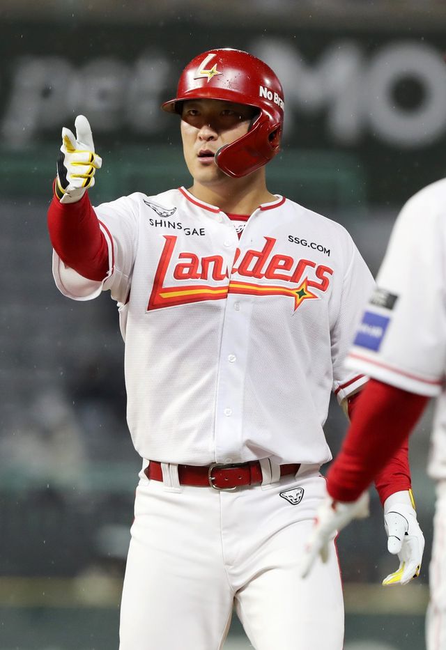 SSG 하재훈은 30일 1군 엔트리에 합류했다. 팀은 그에게 일발 장타와 클러치 능력을 기대하고 있다. 사진제공｜SSG 랜더스