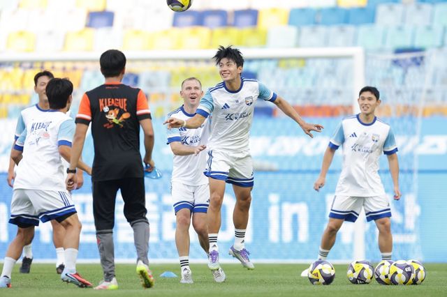 전북은 비시즌에 이어 정규시즌에도 고강도 체력훈련을 이어간 덕분에 K리그1 선두를 질주하고 있다. 박진섭, 김진규, 전진우(가운데) 등 전북 선수들은 ‘팀 K리그’에 소집된 기간동안 지치지 않고 그라운드를 누볐다. 29일 수원월드컵경기장에서 열린 ‘팀 K리그’ 훈련을 소화하고 있는 전진우. 사진제공│한국프로축구연맹