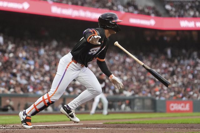 샌프란시스코 이정후는 30일(한국시간) 펜웨이파크에서 열린 ‘2025 MLB’ 피츠버그와 홈경기에서 7번타자 중견수로 선발출전해 3타수 무안타에 그쳤다. 팀은 5연패로 승률 5할 붕괴와 PO 경쟁에서 밀려날 위기에 처했다.｜AP뉴시스