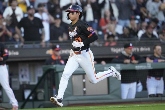 샌프란시스코 이정후는 30일(한국시간) 펜웨이파크에서 열린 ‘2025 MLB’ 피츠버그와 홈경기에서 7번타자 중견수로 선발출전해 3타수 무안타에 그쳤다. 팀은 5연패로 승률 5할 붕괴와 PO 경쟁에서 밀려날 위기에 처했다.｜AP뉴시스