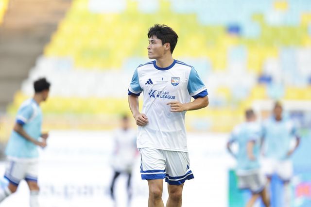 전북은 비시즌에 이어 정규시즌에도 고강도 체력훈련을 이어간 덕분에 K리그1 선두를 질주하고 있다. 박진섭(사진), 김진규, 전진우 등 전북 선수들은 ‘팀 K리그’에 소집된 기간동안 지치지 않고 그라운드를 누볐다. 29일 수원월드컵경기장에서 열린 ‘팀 K리그’ 훈련을 소화하고 있는 박진섭. 사진제공│한국프로축구연맹