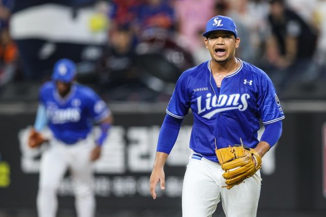 올해 처음 KBO리그 무대를 밟은 삼성 가라비토는 첫 5경기에서 2승1패, ERA 1.33을 기록하며 선발진을 지탱하고 있다. 박진만 삼성 감독은 “가라비토가 ABS에도 빨리 적응했다”며 칭찬을 아끼지 않았다. 29일 대전 한화전에서 이닝을 마친 뒤 포효하는 가라비토. 사진제공｜삼성 라이온즈