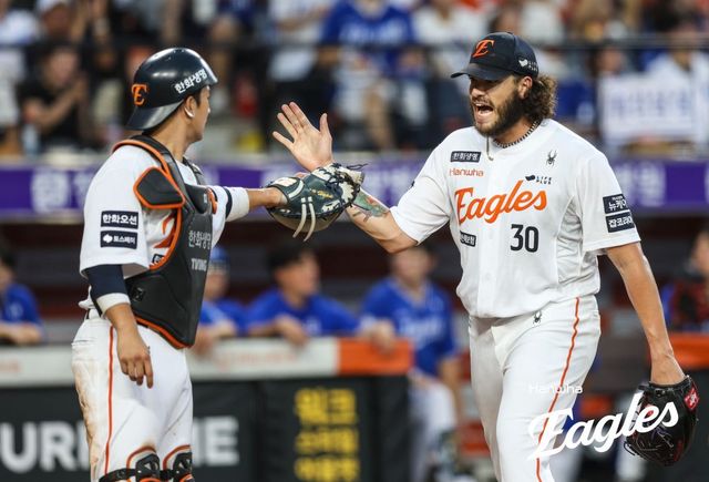 한화 이글스 코디 폰세(오른쪽). 사진제공｜한화 이글스