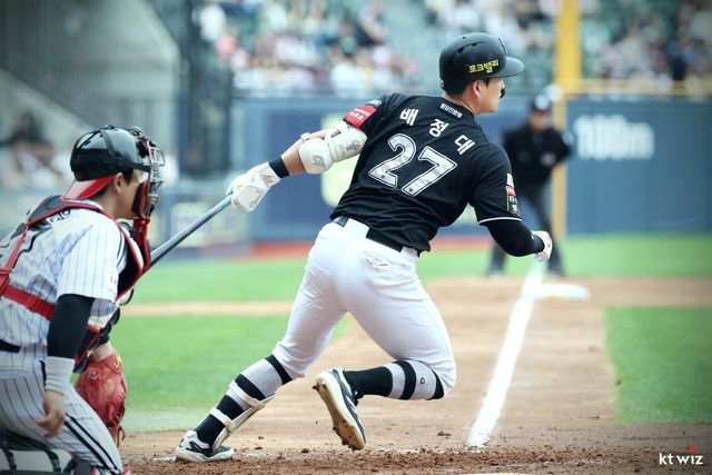 KT 배정대(27번)는 31일 왼쪽 발목 인대 부상으로 1군 엔트리에서 빠졌다. 그는 회복까지 1달이 걸릴 전망이다. 사진제공｜KT 위즈