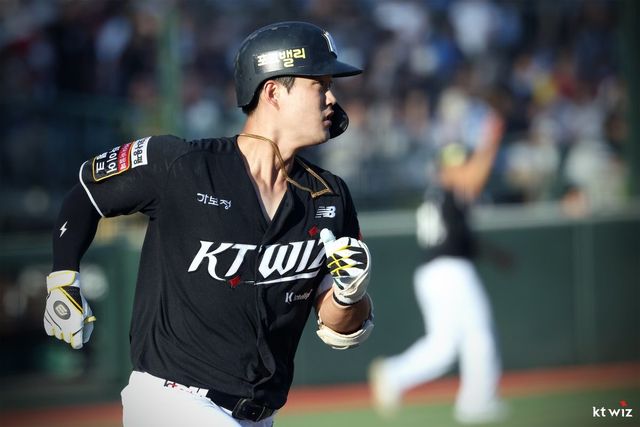 KT 배정대는 31일 왼쪽 발목 인대 부상으로 1군 엔트리에서 빠졌다. 그는 회복까지 1달이 걸릴 전망이다. 사진제공｜KT 위즈