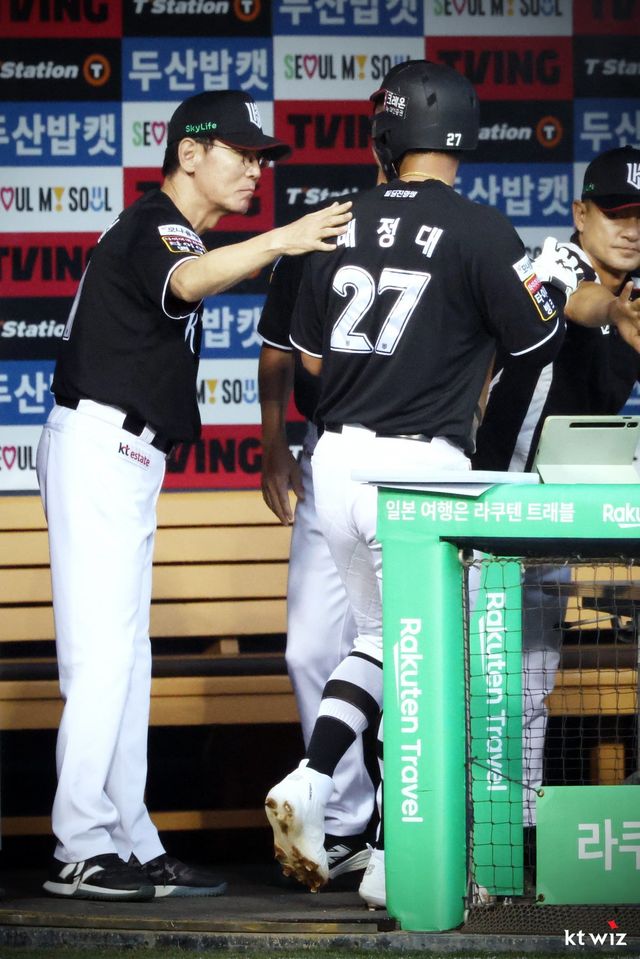 KT 배정대(27번)는 31일 왼쪽 발목 인대 부상으로 1군 엔트리에서 빠졌다. 그는 회복까지 1달이 걸릴 전망이다. 사진제공｜KT 위즈