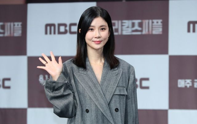 [서울=뉴시스] 김혜진 기자 = 배우 이보영이 31일 오전 서울 마포구 MBC에서 열린 새 금토드라마 ‘메리 킬즈 피플’ 제작발표회에서 포즈를 취하고 있다. 2025.07.31. jini@newsis.com