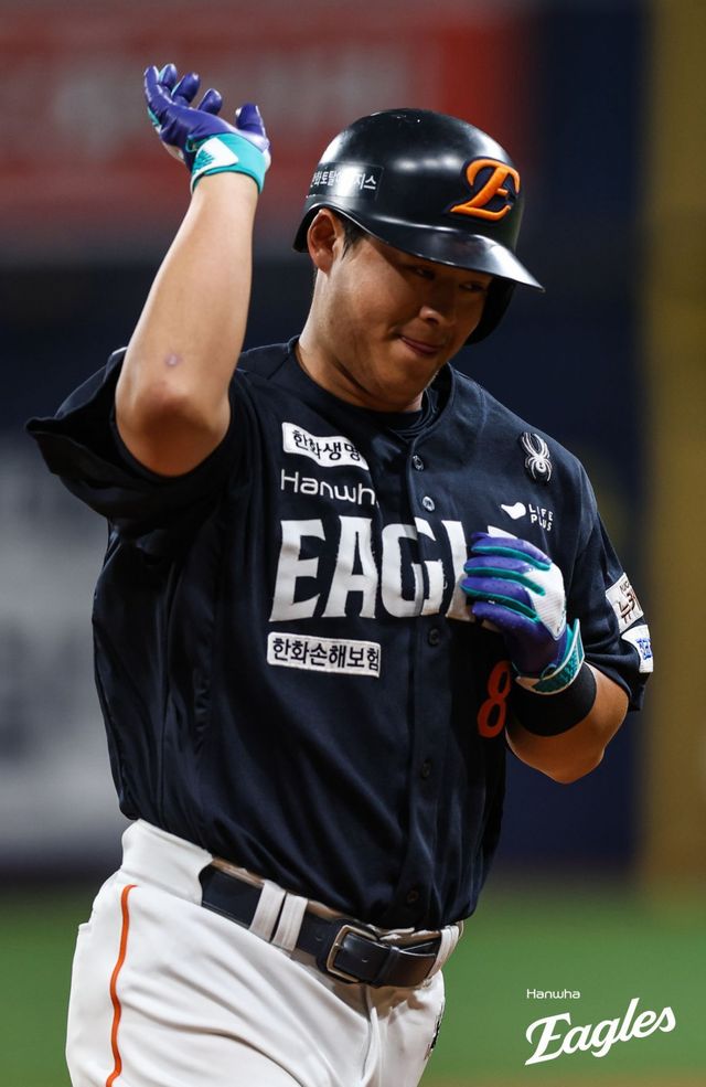 한화 노시환은 4일 고척 키움전에서 6번타자 3루수로 선발출전해 9회초 승리에 쐐기를 박는 솔로포로 팀 승리를 이끌었다. 사진제공｜한화 이글스