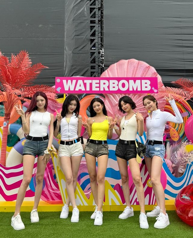 ITZY가 ‘워터밤 서울 2025’ 무대를 통해 여름 감성과 폭발적인 퍼포먼스를 동시에 선사했다. 신곡과 히트곡으로 무대를 꽉 채운 ITZY는 ‘K팝 퍼포먼스 퀸’다운 존재감을 과시했다.사진제공|JYP엔터테인먼트