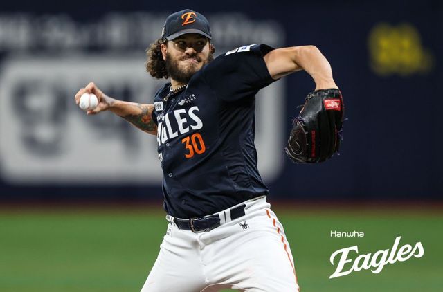 한화 폰세는 4일 고척 키움전에서 7이닝 1실점으로 호투하며 팀 승리에 보탬이 됐다. 그는 전반기 압도적인 투구를 펼치며 KBO리그 역사에 남을 외국인 투수로 발전하고 있다. 사진제공｜한화 이글스